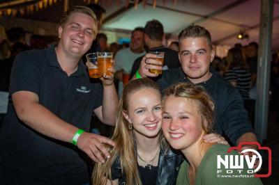 Volle bak tijdens de zaterdag editie van Festival BigPop met onder meer een optreden van Bökkers in de hoofd tent en Boogie Kearls in café 't Kleine Biggetje. - © NWVFoto.nl