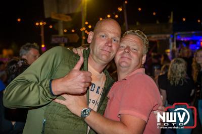 Volle bak tijdens de zaterdag editie van Festival BigPop met onder meer een optreden van Bökkers in de hoofd tent en Boogie Kearls in café 't Kleine Biggetje. - © NWVFoto.nl