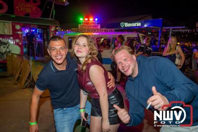 Volle bak tijdens de zaterdag editie van Festival BigPop met onder meer een optreden van Bökkers in de hoofd tent en Boogie Kearls in café 't Kleine Biggetje. - © NWVFoto.nl