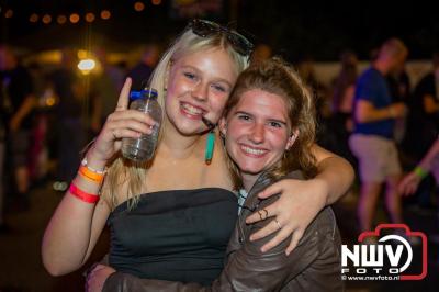 Volle bak tijdens de zaterdag editie van Festival BigPop met onder meer een optreden van Bökkers in de hoofd tent en Boogie Kearls in café 't Kleine Biggetje. - © NWVFoto.nl