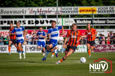 In Oldebroek op Sportpark van Owios speelde vrijdag PEC Zwolle zijn eerst oefenduel tegen het  Schotse Dundee United en wist deze met 2-1 te winnen. - © NWVFoto.nl