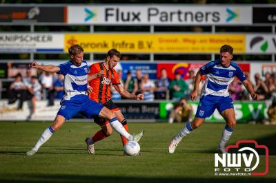 In Oldebroek op Sportpark van Owios speelde vrijdag PEC Zwolle zijn eerst oefenduel tegen het  Schotse Dundee United en wist deze met 2-1 te winnen. - © NWVFoto.nl