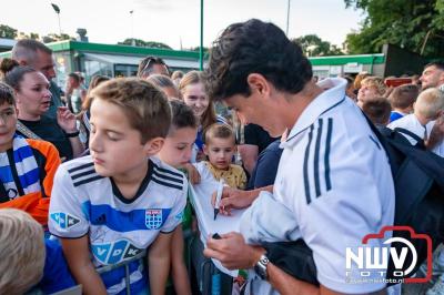 In Oldebroek op Sportpark van Owios speelde vrijdag PEC Zwolle zijn eerst oefenduel tegen het  Schotse Dundee United en wist deze met 2-1 te winnen. - © NWVFoto.nl