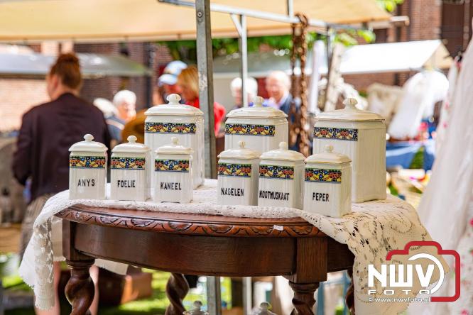 Na regen volop sfeer en zonneschijn op de Brocantemarkt in Elburg. - © NWVFoto.nl