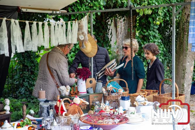 Na regen volop sfeer en zonneschijn op de Brocantemarkt in Elburg. - © NWVFoto.nl