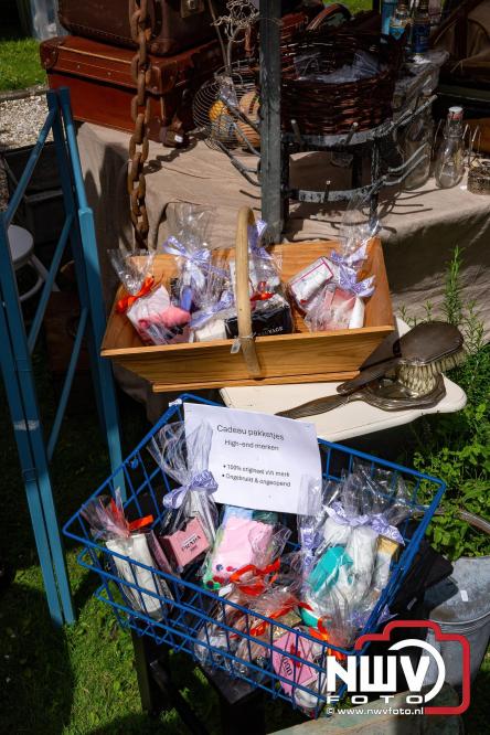 Na regen volop sfeer en zonneschijn op de Brocantemarkt in Elburg. - © NWVFoto.nl