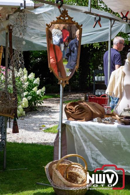 Na regen volop sfeer en zonneschijn op de Brocantemarkt in Elburg. - © NWVFoto.nl