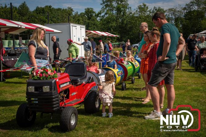 Oogstfeest en Fokveedag in Oldebroek: Een dag vol nostalgie en plattelandsplezier voor alle generaties. - © NWVFoto.nl