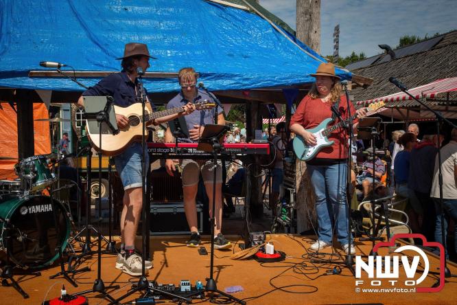 Oogstfeest en Fokveedag in Oldebroek: Een dag vol nostalgie en plattelandsplezier voor alle generaties. - © NWVFoto.nl