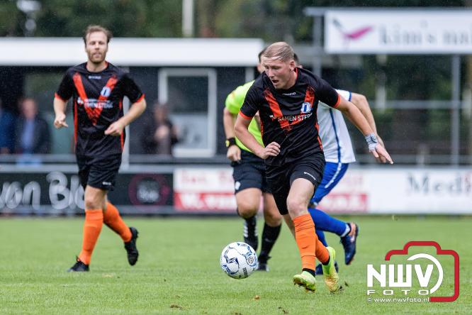 WHC haalt drie punten binnen na overwinning op SDV Barneveld door een schitterende goal van Sylvian Vierhuizen. - © NWVFoto.nl