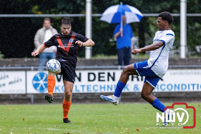 WHC haalt drie punten binnen na overwinning op SDV Barneveld door een schitterende goal van Sylvian Vierhuizen. - © NWVFoto.nl