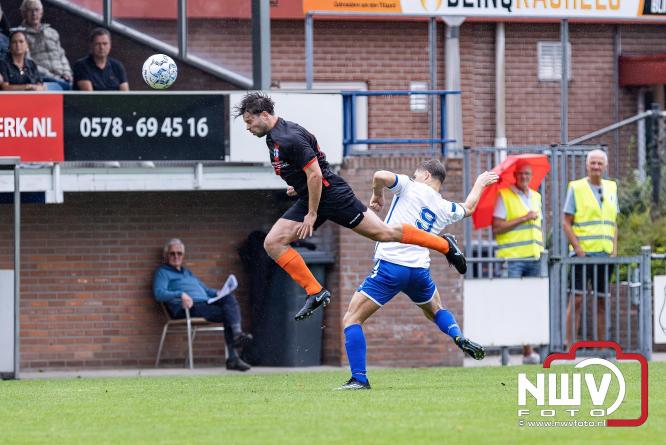 WHC haalt drie punten binnen na overwinning op SDV Barneveld door een schitterende goal van Sylvian Vierhuizen. - © NWVFoto.nl