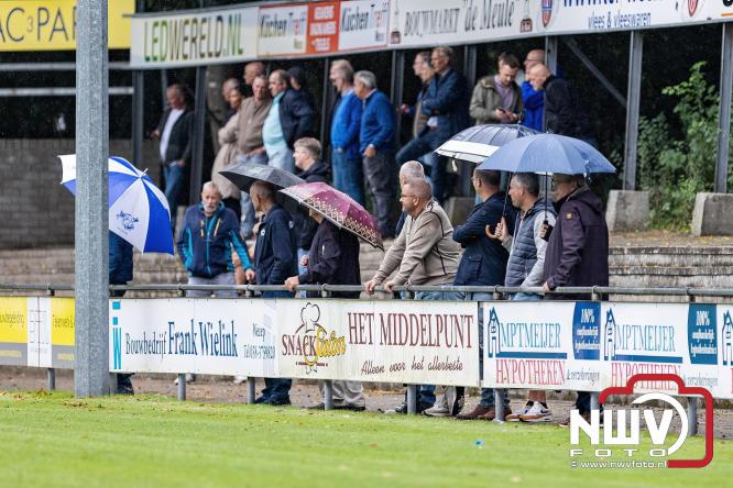 WHC haalt drie punten binnen na overwinning op SDV Barneveld door een schitterende goal van Sylvian Vierhuizen. - © NWVFoto.nl