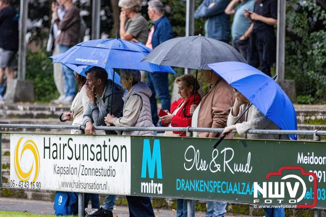 WHC haalt drie punten binnen na overwinning op SDV Barneveld door een schitterende goal van Sylvian Vierhuizen. - © NWVFoto.nl