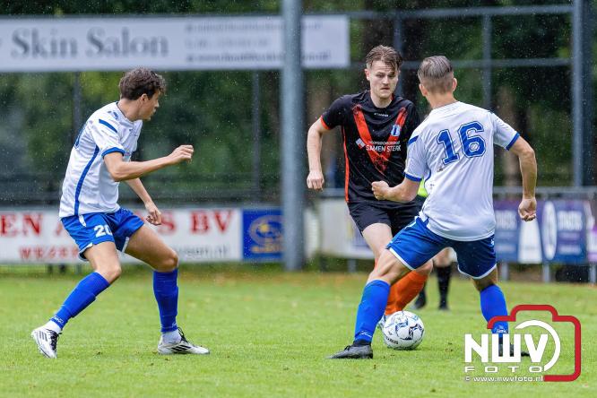 WHC haalt drie punten binnen na overwinning op SDV Barneveld door een schitterende goal van Sylvian Vierhuizen. - © NWVFoto.nl