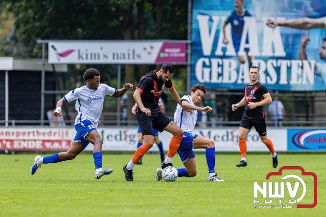 WHC haalt drie punten binnen na overwinning op SDV Barneveld door een schitterende goal van Sylvian Vierhuizen. - © NWVFoto.nl