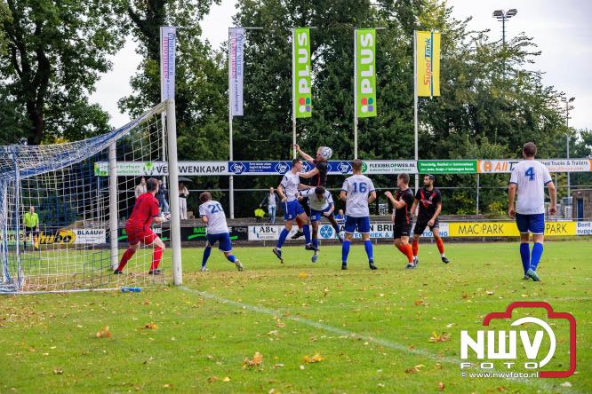 WHC haalt drie punten binnen na overwinning op SDV Barneveld door een schitterende goal van Sylvian Vierhuizen. - © NWVFoto.nl