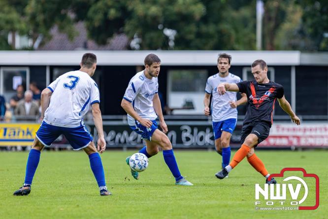 WHC haalt drie punten binnen na overwinning op SDV Barneveld door een schitterende goal van Sylvian Vierhuizen. - © NWVFoto.nl
