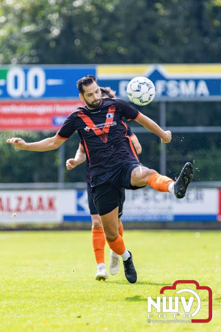 WHC haalt drie punten binnen na overwinning op SDV Barneveld door een schitterende goal van Sylvian Vierhuizen. - © NWVFoto.nl