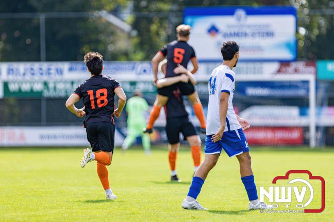 WHC haalt drie punten binnen na overwinning op SDV Barneveld door een schitterende goal van Sylvian Vierhuizen. - © NWVFoto.nl