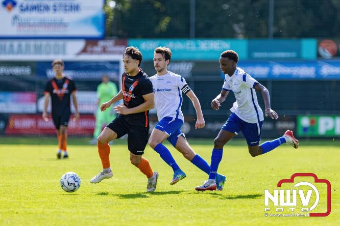 WHC haalt drie punten binnen na overwinning op SDV Barneveld door een schitterende goal van Sylvian Vierhuizen. - © NWVFoto.nl
