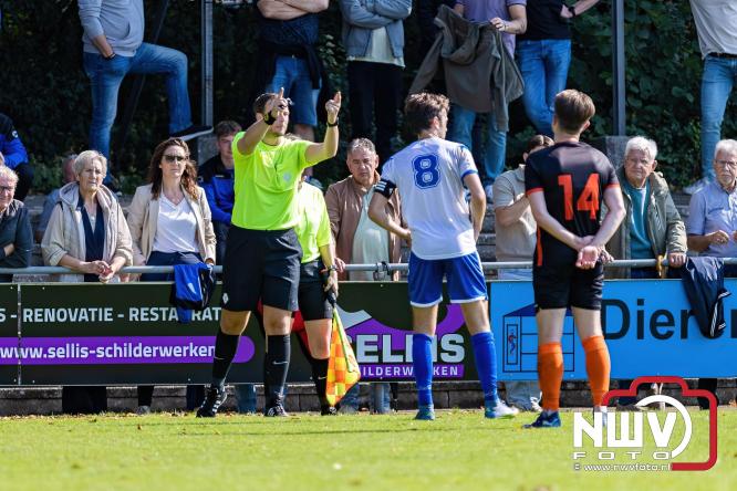 WHC haalt drie punten binnen na overwinning op SDV Barneveld door een schitterende goal van Sylvian Vierhuizen. - © NWVFoto.nl