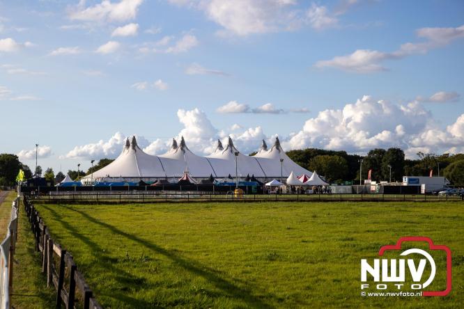 Feestknallers! Mega Piraten Festijn Oldebroek vult uitverkochte tent met oer-gezelligheid tijdens de 2025 editie. - © NWVFoto.nl
