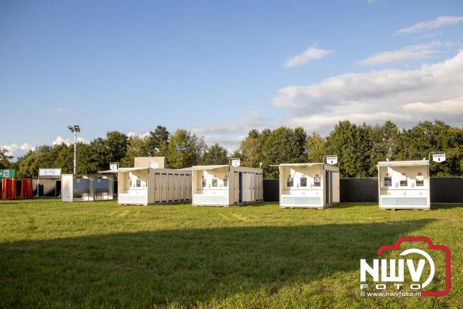 Feestknallers! Mega Piraten Festijn Oldebroek vult uitverkochte tent met oer-gezelligheid tijdens de 2025 editie. - © NWVFoto.nl