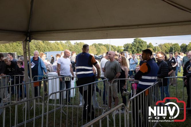 Feestknallers! Mega Piraten Festijn Oldebroek vult uitverkochte tent met oer-gezelligheid tijdens de 2025 editie. - © NWVFoto.nl