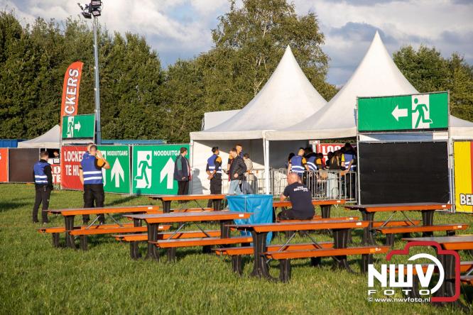 Feestknallers! Mega Piraten Festijn Oldebroek vult uitverkochte tent met oer-gezelligheid tijdens de 2025 editie. - © NWVFoto.nl
