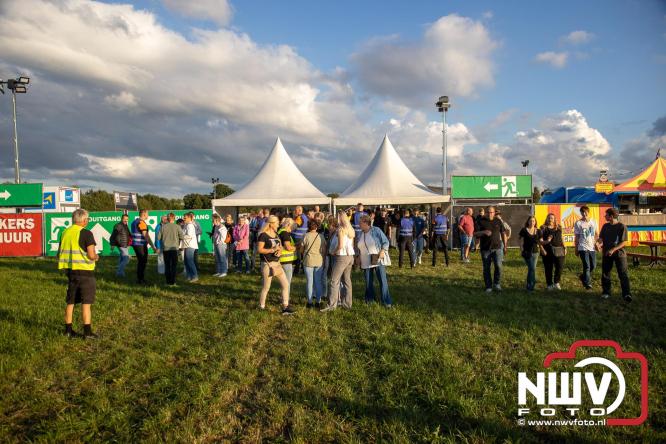 Feestknallers! Mega Piraten Festijn Oldebroek vult uitverkochte tent met oer-gezelligheid tijdens de 2025 editie. - © NWVFoto.nl