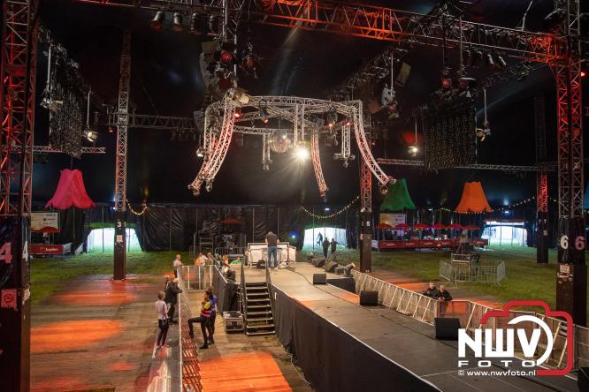 Feestknallers! Mega Piraten Festijn Oldebroek vult uitverkochte tent met oer-gezelligheid tijdens de 2025 editie. - © NWVFoto.nl