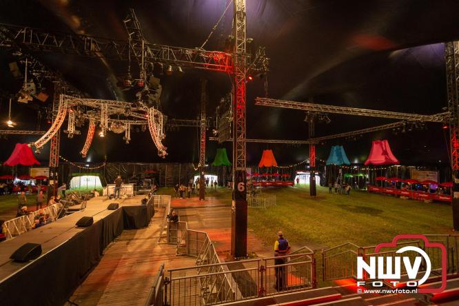 Feestknallers! Mega Piraten Festijn Oldebroek vult uitverkochte tent met oer-gezelligheid tijdens de 2025 editie. - © NWVFoto.nl