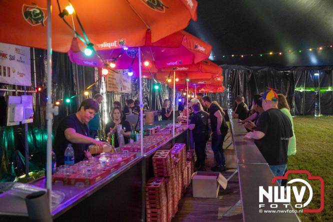 Feestknallers! Mega Piraten Festijn Oldebroek vult uitverkochte tent met oer-gezelligheid tijdens de 2025 editie. - © NWVFoto.nl