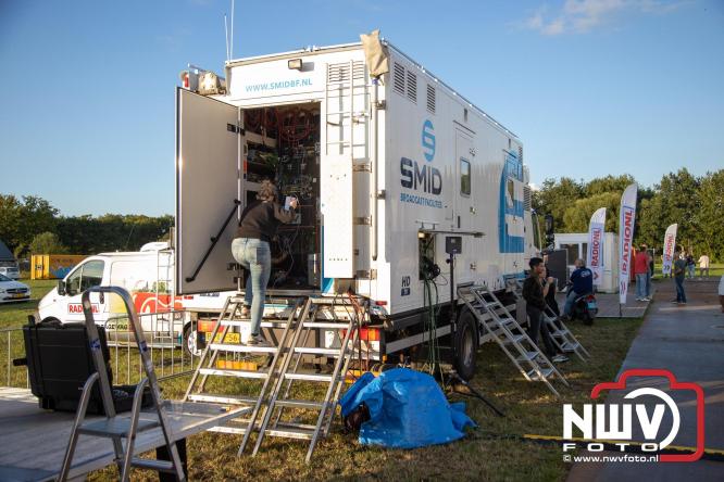 Feestknallers! Mega Piraten Festijn Oldebroek vult uitverkochte tent met oer-gezelligheid tijdens de 2025 editie. - © NWVFoto.nl