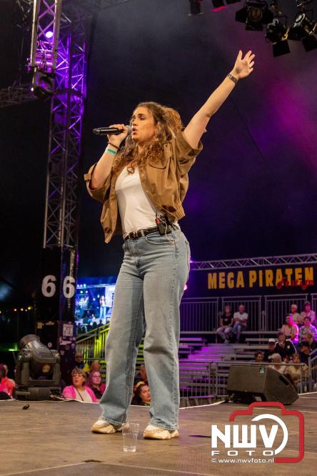 Feestknallers! Mega Piraten Festijn Oldebroek vult uitverkochte tent met oer-gezelligheid tijdens de 2025 editie. - © NWVFoto.nl