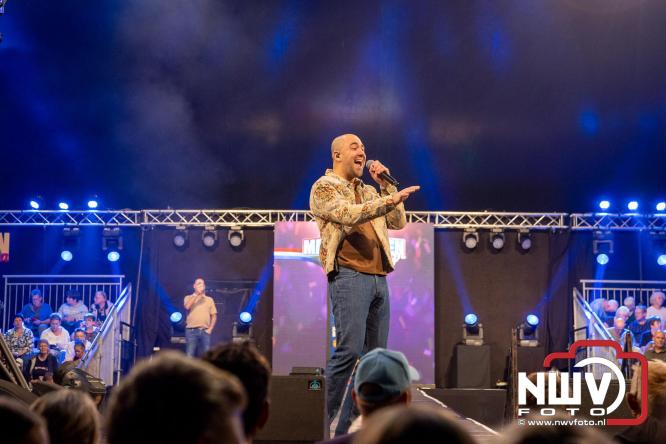 Feestknallers! Mega Piraten Festijn Oldebroek vult uitverkochte tent met oer-gezelligheid tijdens de 2025 editie. - © NWVFoto.nl