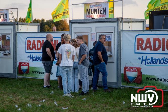 Feestknallers! Mega Piraten Festijn Oldebroek vult uitverkochte tent met oer-gezelligheid tijdens de 2025 editie. - © NWVFoto.nl