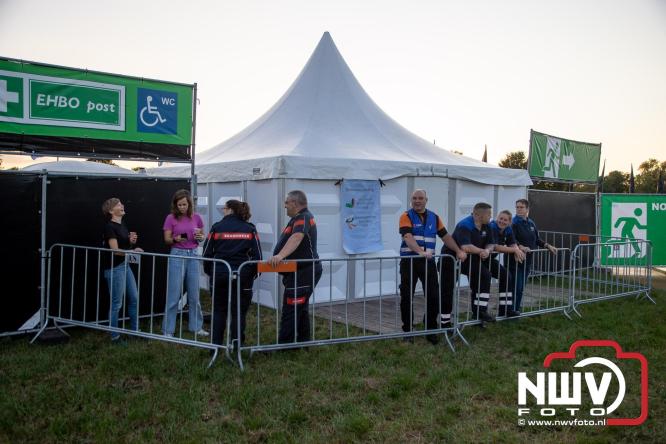 Feestknallers! Mega Piraten Festijn Oldebroek vult uitverkochte tent met oer-gezelligheid tijdens de 2025 editie. - © NWVFoto.nl