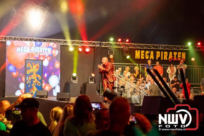 Feestknallers! Mega Piraten Festijn Oldebroek vult uitverkochte tent met oer-gezelligheid tijdens de 2025 editie. - © NWVFoto.nl