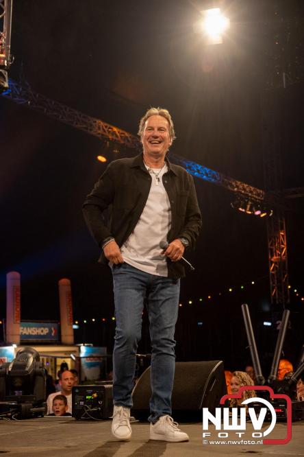 Feestknallers! Mega Piraten Festijn Oldebroek vult uitverkochte tent met oer-gezelligheid tijdens de 2025 editie. - © NWVFoto.nl