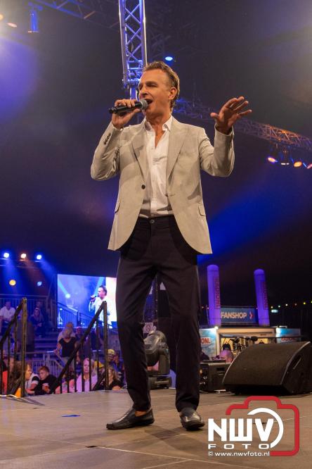 Feestknallers! Mega Piraten Festijn Oldebroek vult uitverkochte tent met oer-gezelligheid tijdens de 2025 editie. - © NWVFoto.nl