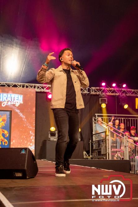 Feestknallers! Mega Piraten Festijn Oldebroek vult uitverkochte tent met oer-gezelligheid tijdens de 2025 editie. - © NWVFoto.nl