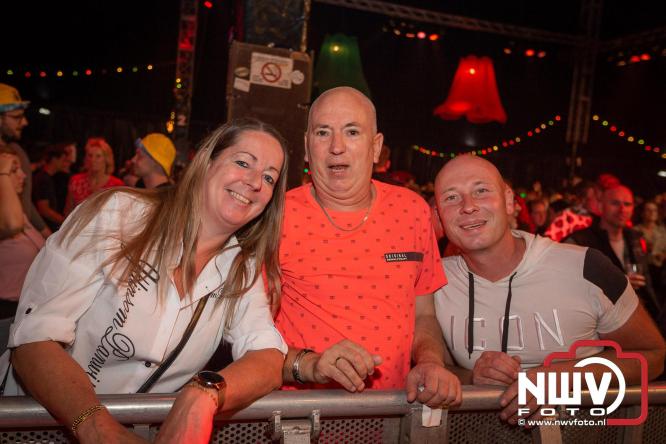 Feestknallers! Mega Piraten Festijn Oldebroek vult uitverkochte tent met oer-gezelligheid tijdens de 2025 editie. - © NWVFoto.nl