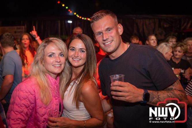 Feestknallers! Mega Piraten Festijn Oldebroek vult uitverkochte tent met oer-gezelligheid tijdens de 2025 editie. - © NWVFoto.nl