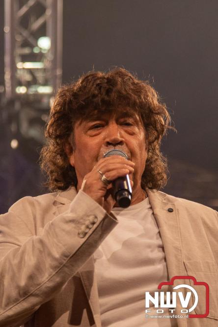 Feestknallers! Mega Piraten Festijn Oldebroek vult uitverkochte tent met oer-gezelligheid tijdens de 2025 editie. - © NWVFoto.nl