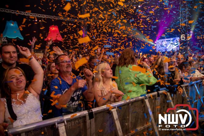 Feestknallers! Mega Piraten Festijn Oldebroek vult uitverkochte tent met oer-gezelligheid tijdens de 2025 editie. - © NWVFoto.nl