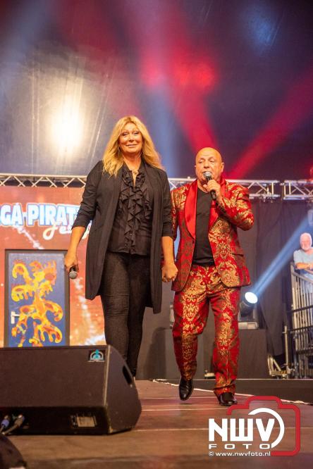 Feestknallers! Mega Piraten Festijn Oldebroek vult uitverkochte tent met oer-gezelligheid tijdens de 2025 editie. - © NWVFoto.nl