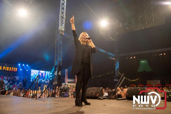 Feestknallers! Mega Piraten Festijn Oldebroek vult uitverkochte tent met oer-gezelligheid tijdens de 2025 editie. - © NWVFoto.nl