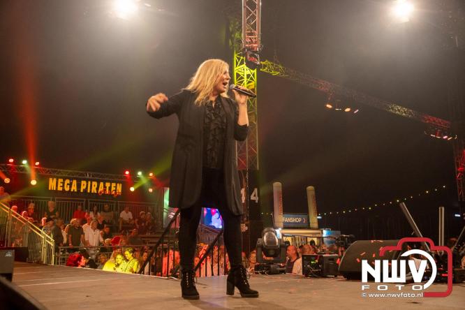 Feestknallers! Mega Piraten Festijn Oldebroek vult uitverkochte tent met oer-gezelligheid tijdens de 2025 editie. - © NWVFoto.nl